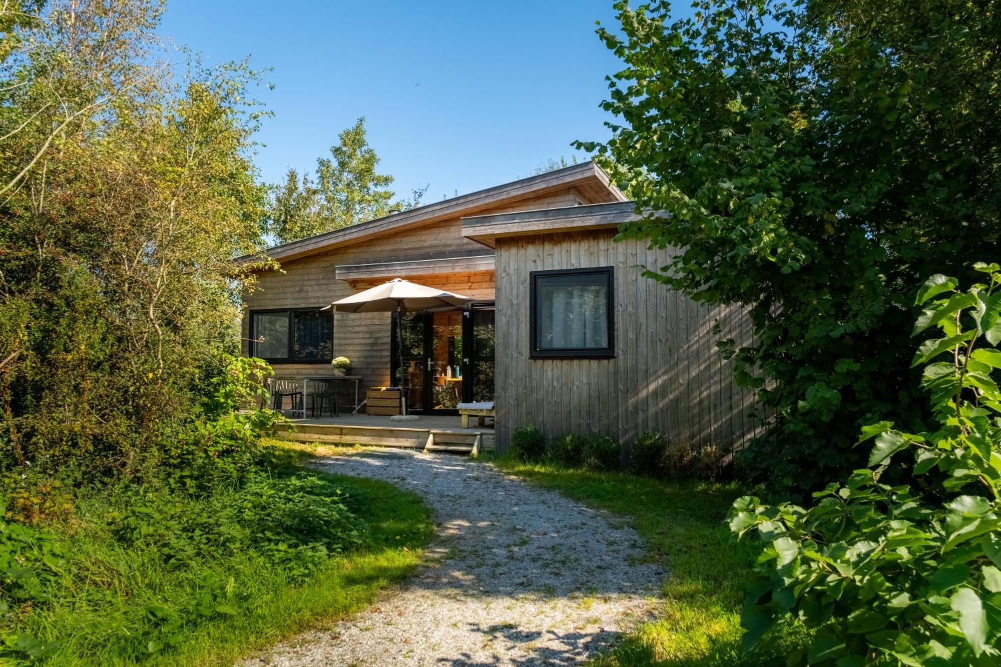 Pean-Buiten Waterlodges Nes  외부 사진