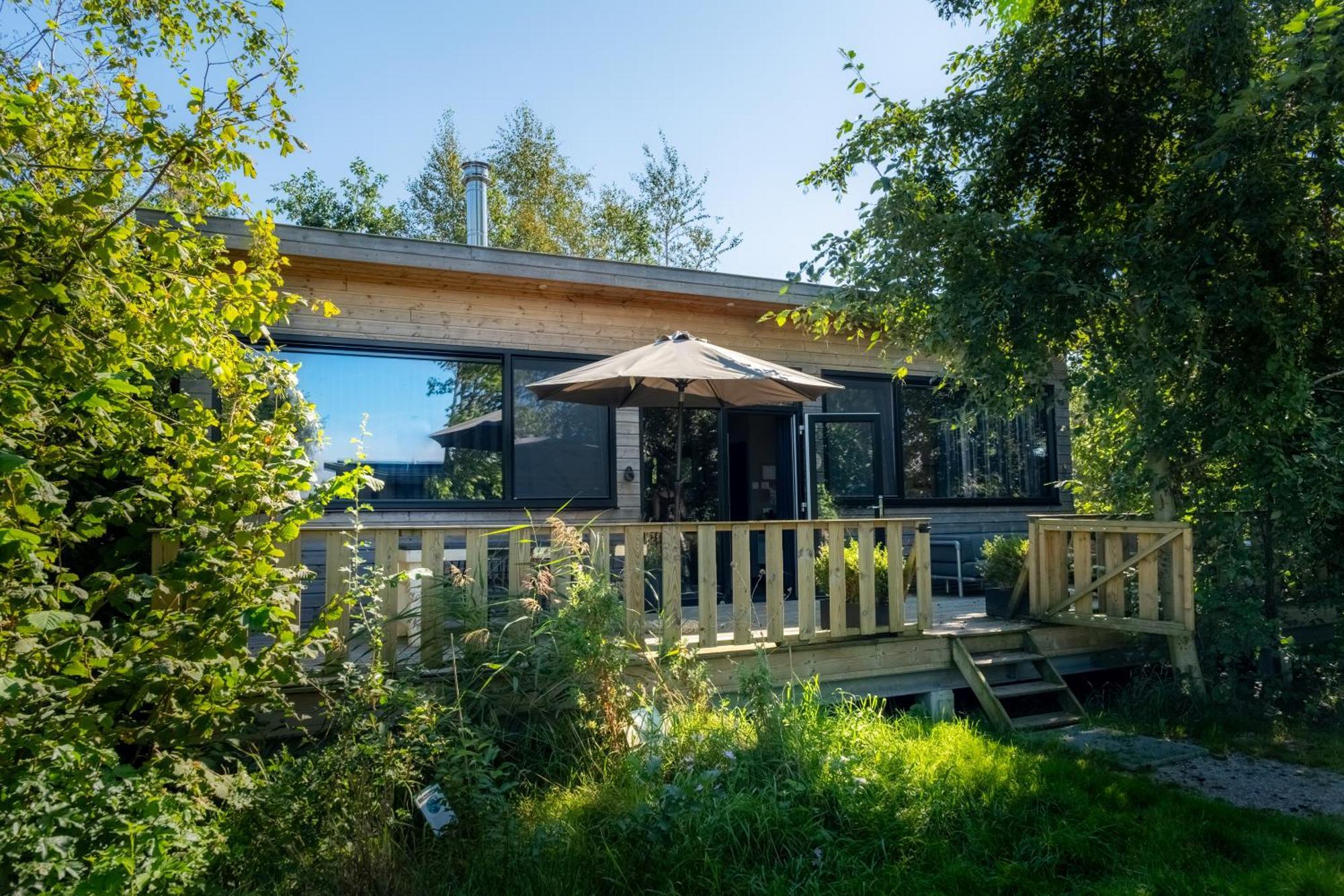 Pean-Buiten Waterlodges Nes  외부 사진