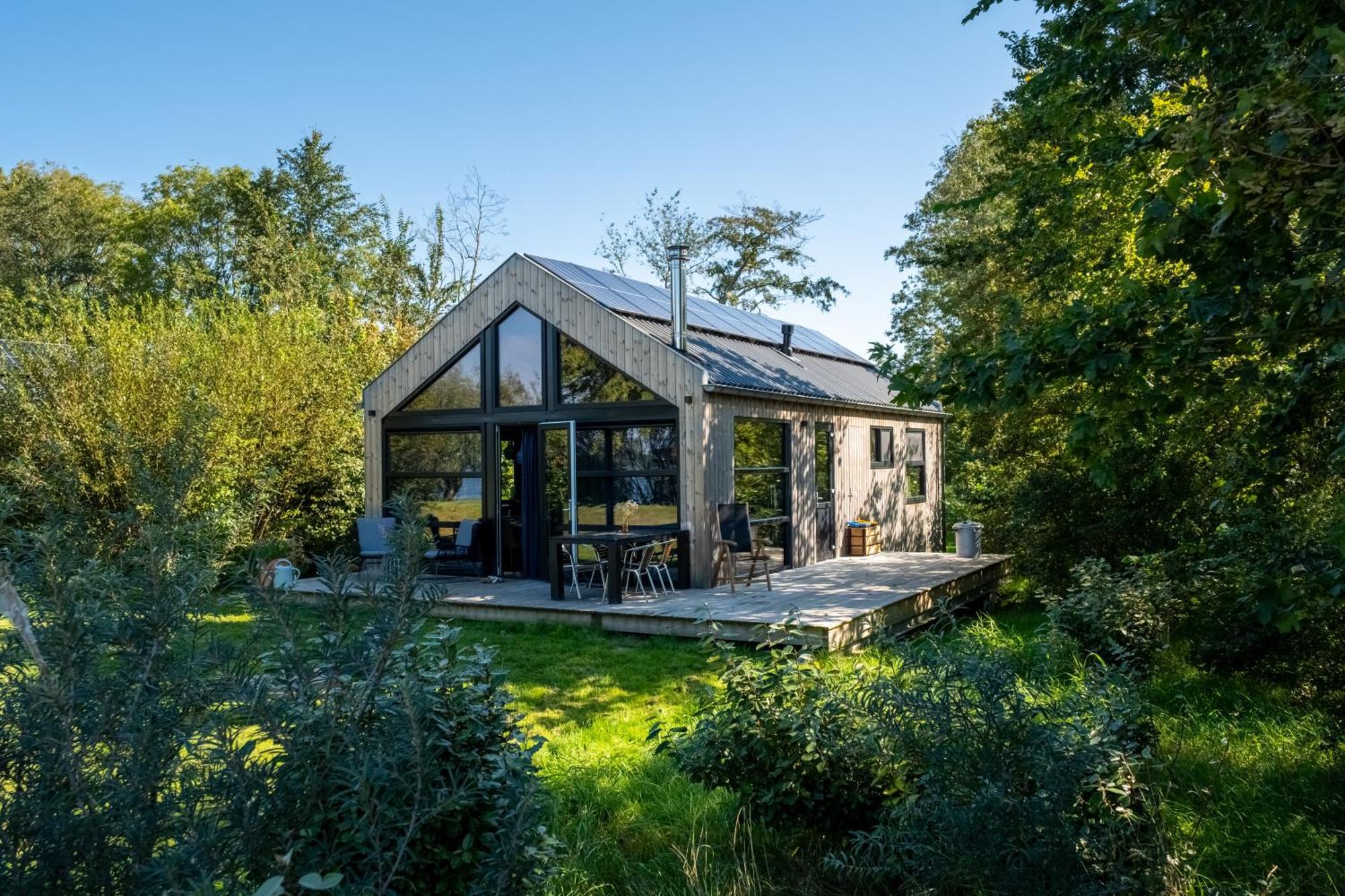 Pean-Buiten Waterlodges Nes  외부 사진