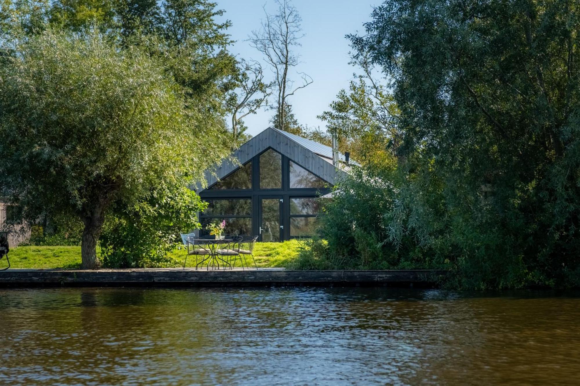 Pean-Buiten Waterlodges Nes  외부 사진