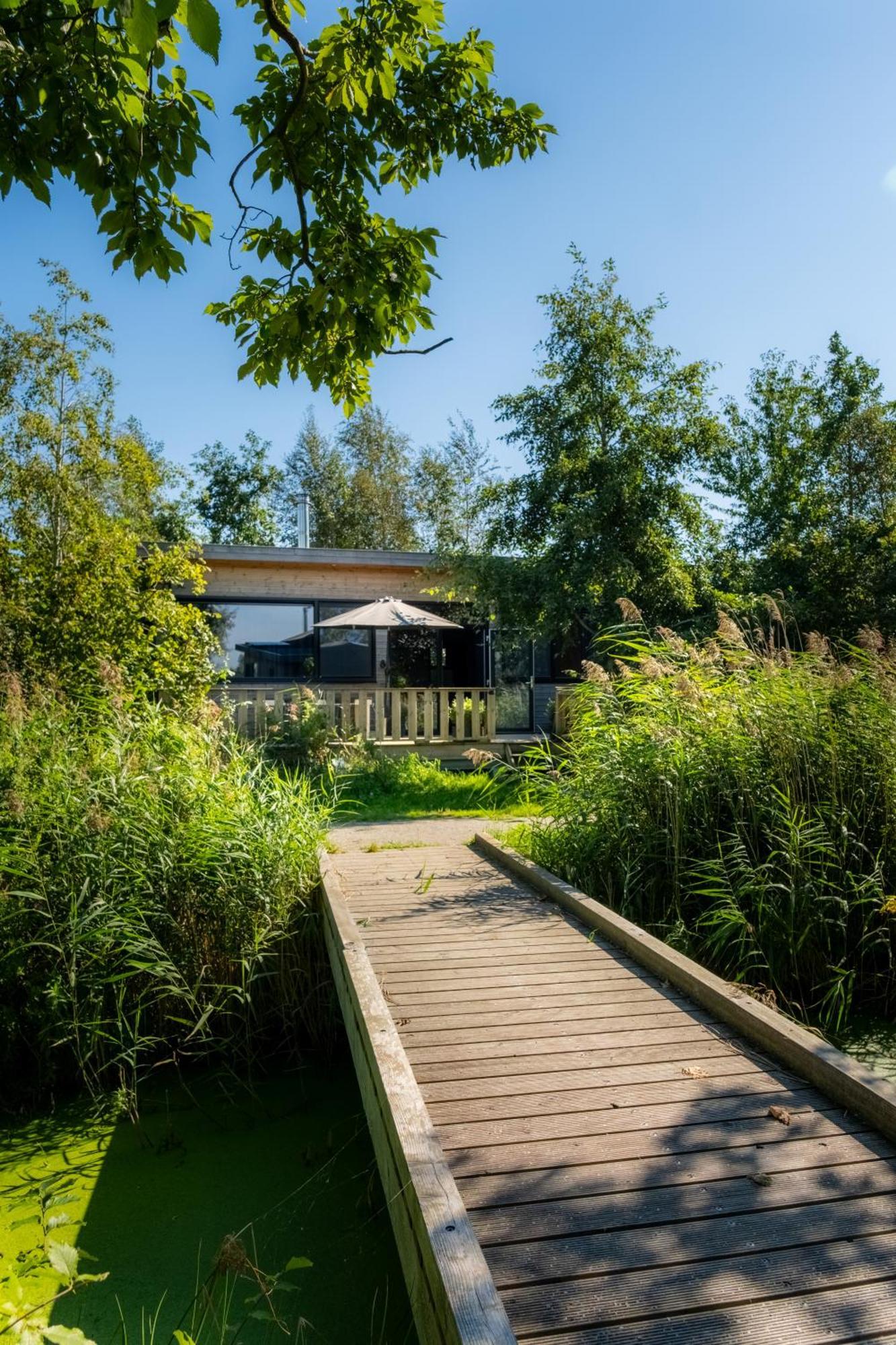 Pean-Buiten Waterlodges Nes  외부 사진