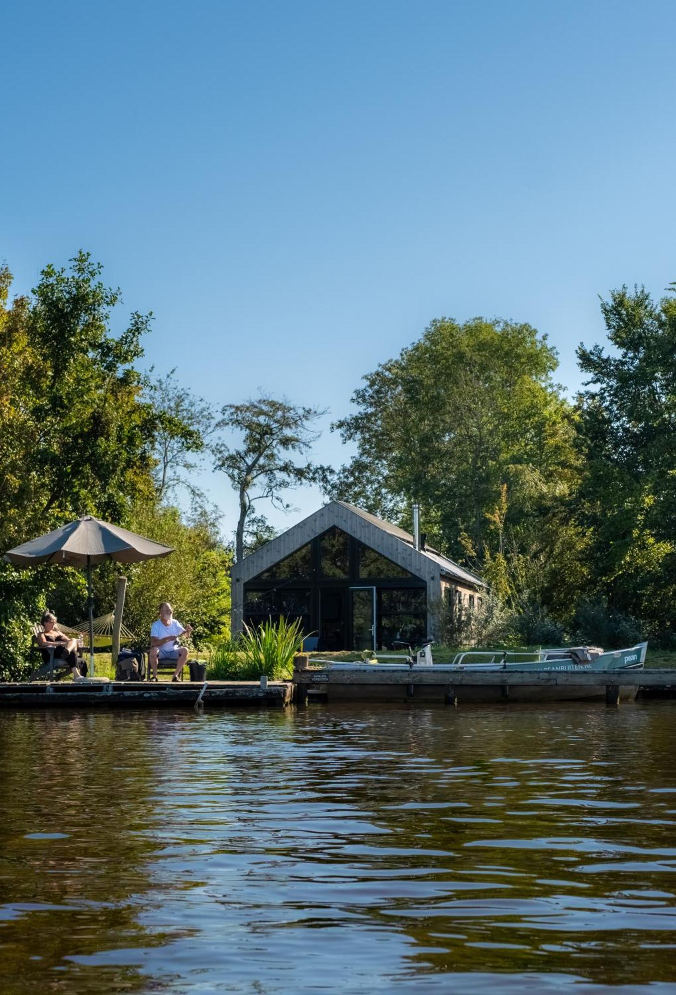 Pean-Buiten Waterlodges Nes  외부 사진